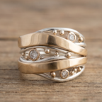 Wavy Gold Zirconia Ring in Vintage Style
