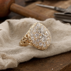 Vintage gold ring with round diamonds